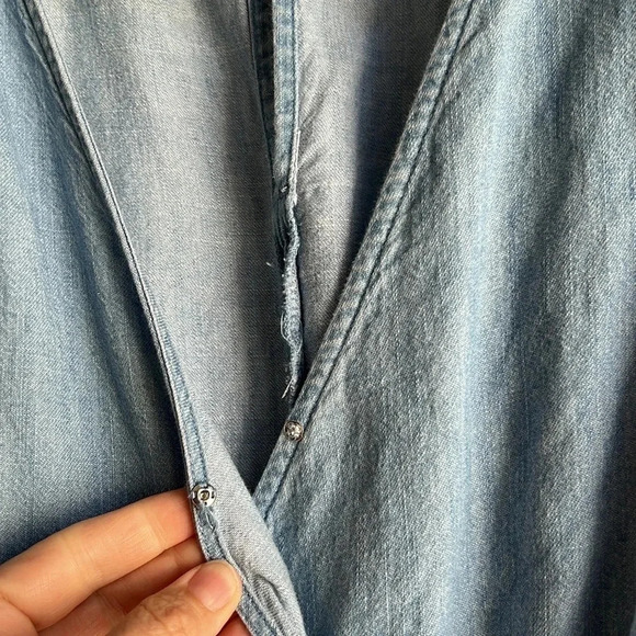Old Navy Chambray Long Sleeve Wide leg Cropped Jumpsuit women’s size Medium - Picture 15 of 15
